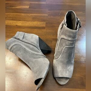 NEW Vince Camuto Ennley gray suede bootie